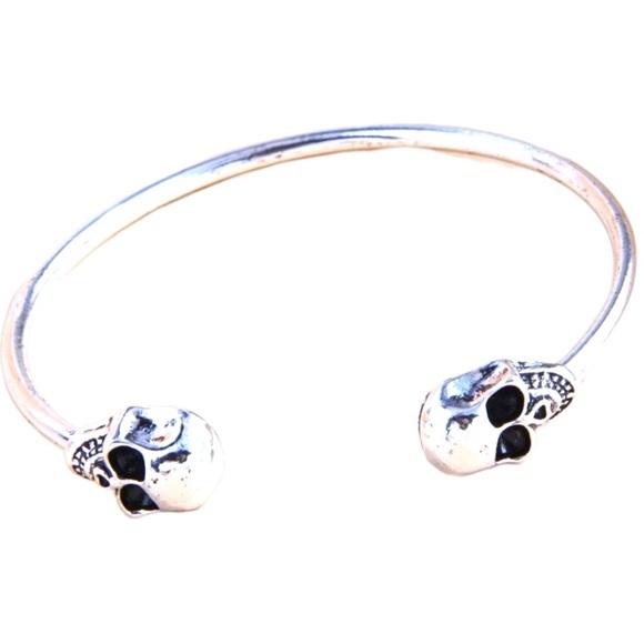 Skull design bracelet silver toned black accents - Picture 4 of 4